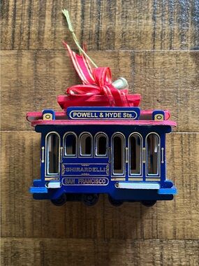 Ghirardelli San Francisco Cable Car Ornament - Powell & Hyde